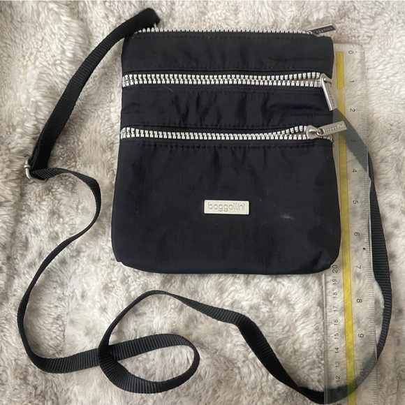 Baggallini small crossbody purse - Picture 1 of 2